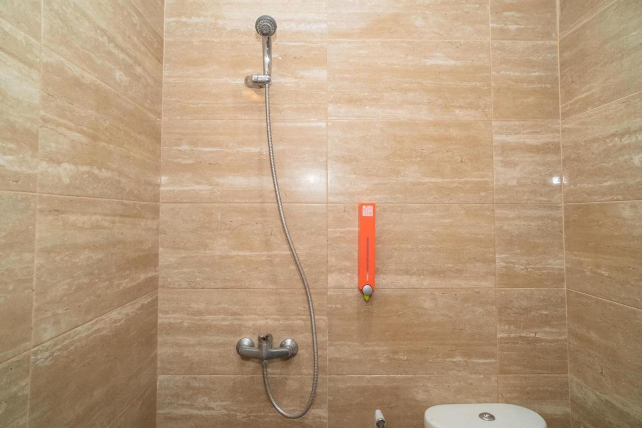 Reddoorz At Tirta Mansion Paramount Gading Cicayur Екстериор снимка