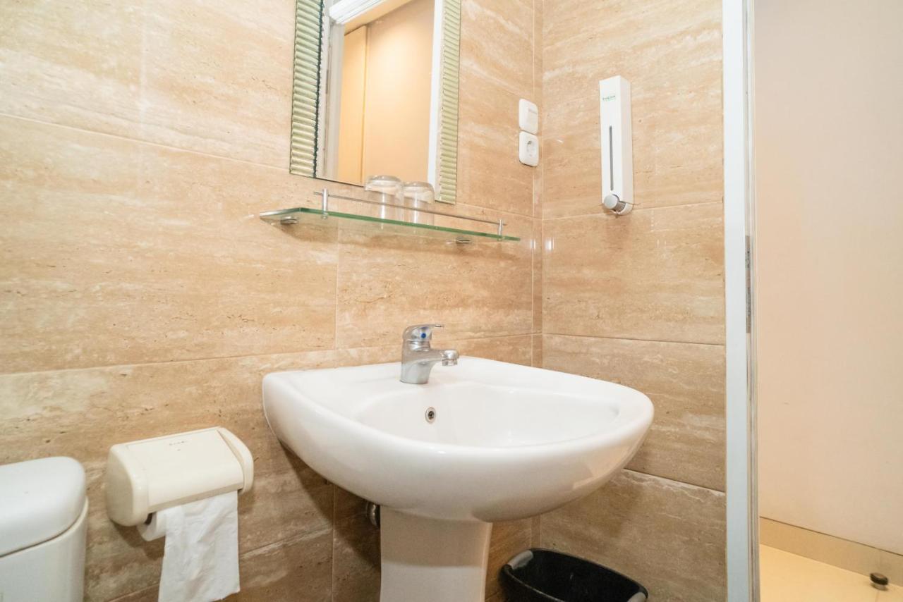 Reddoorz At Tirta Mansion Paramount Gading Cicayur Екстериор снимка