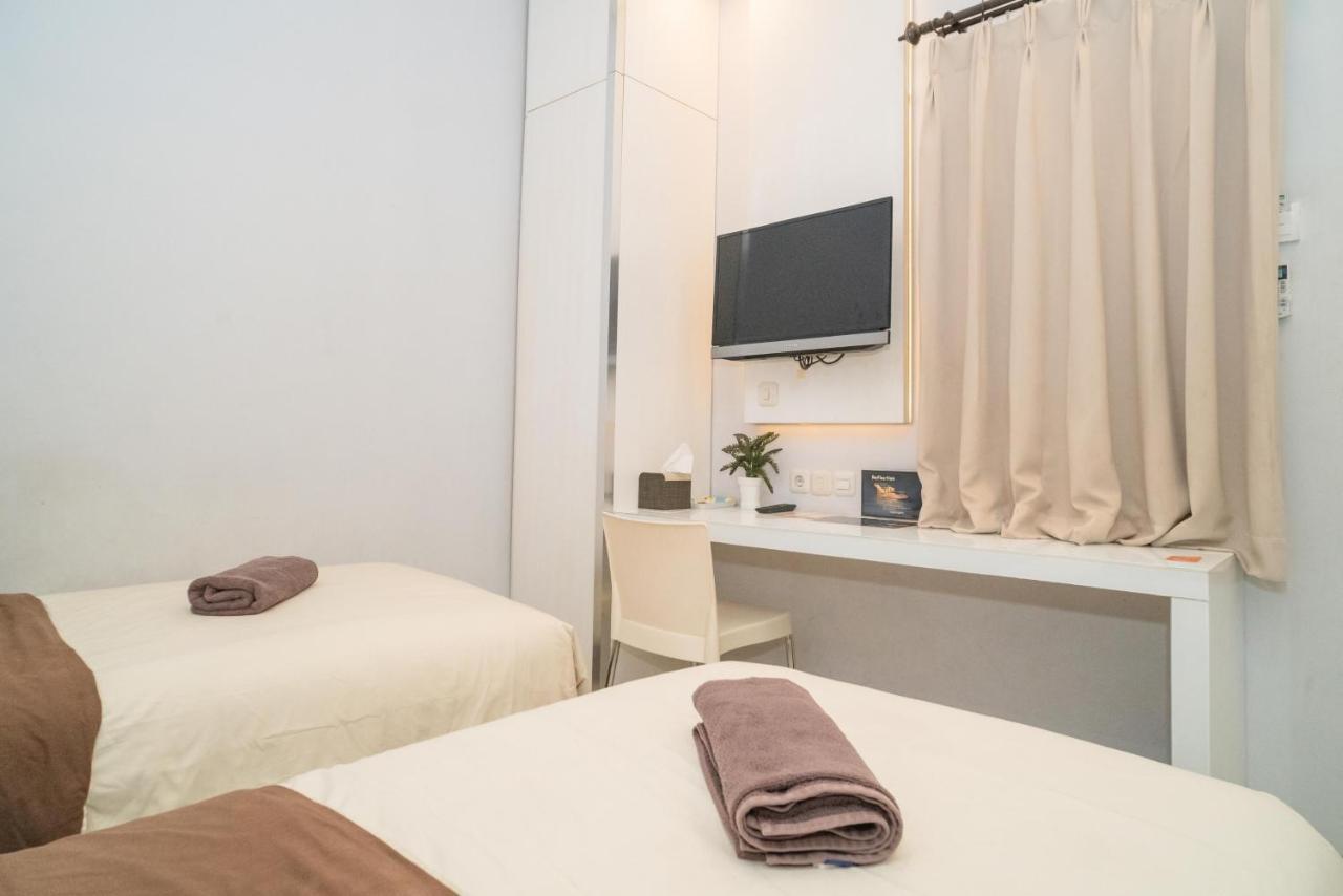 Reddoorz At Tirta Mansion Paramount Gading Cicayur Екстериор снимка